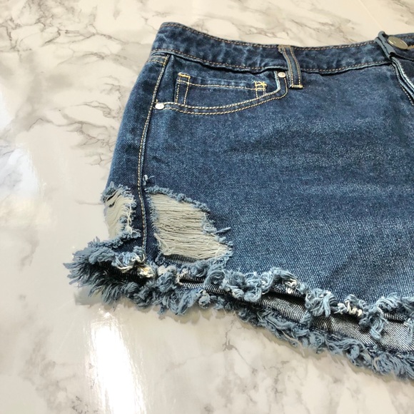 NWT❣️Distressed Denim Shorts - Picture 3 of 8